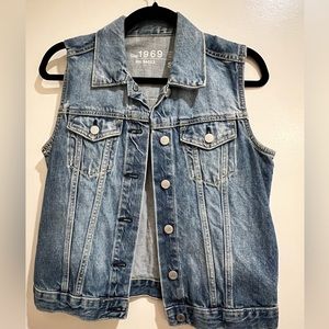 GAP cropped jean vest